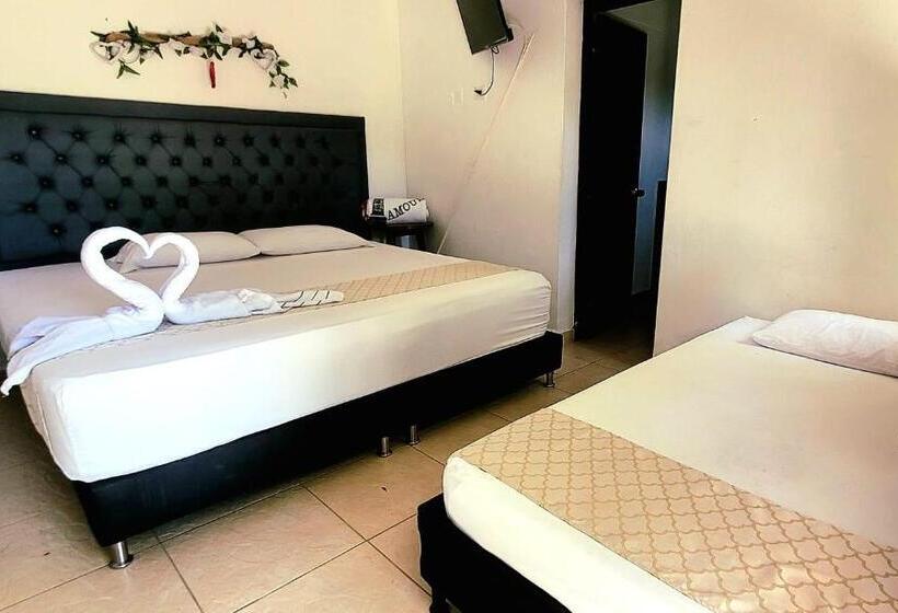 هتل Familia Casa Blanca