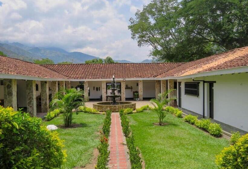 هتل Familia Casa Blanca