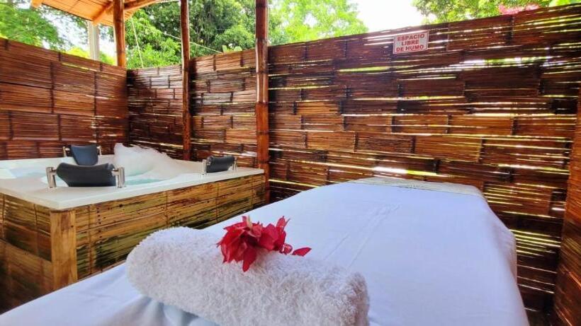 هتل Familia Casa Blanca