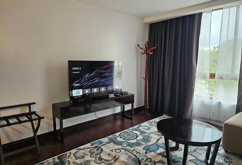 فندق Baguio Forest Lodge At Camp John Hay 004