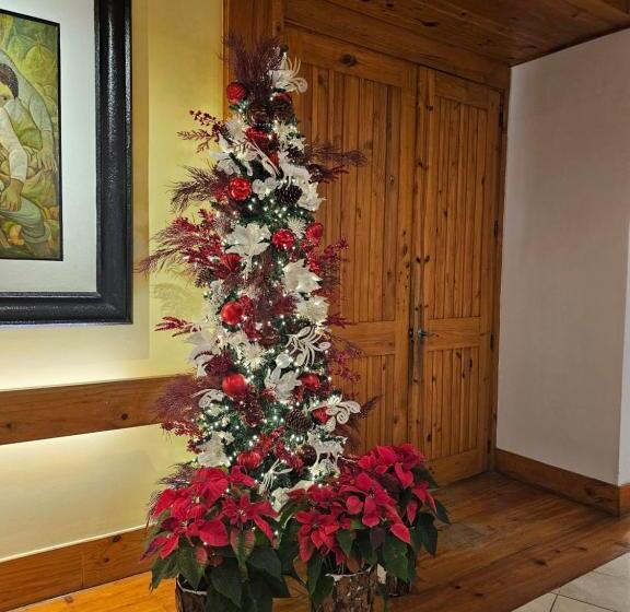 فندق Baguio Forest Lodge At Camp John Hay 004