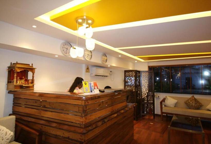 فندق Gracias Cafe & Resort