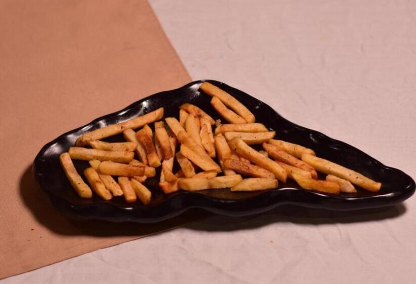 فندق Variety Inn