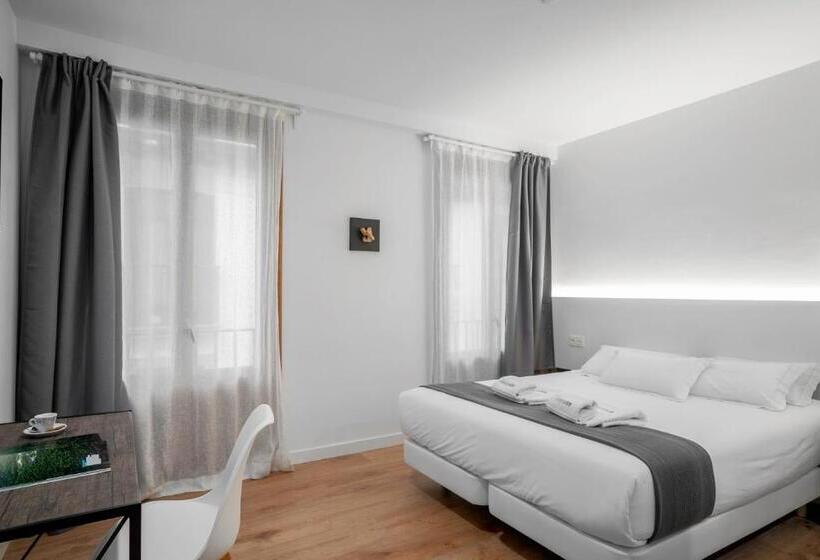 پانسیون 32 De Agostos