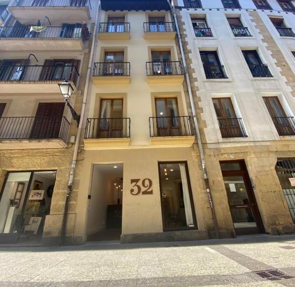 پانسیون 32 De Agostos