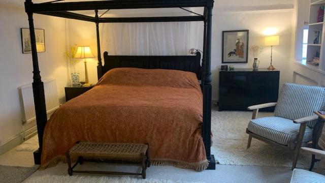 بنسيون The Totnes Guest House. Upstairs At Zappa S