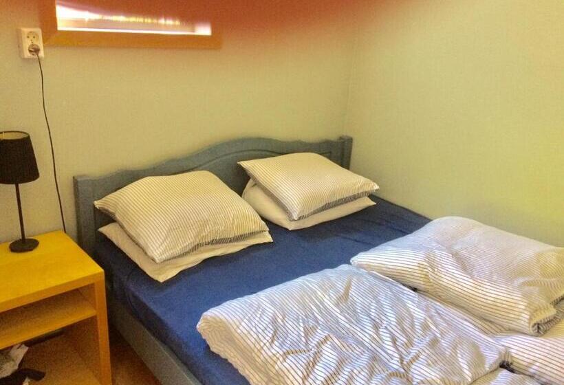 Tau Bed And Breakfast