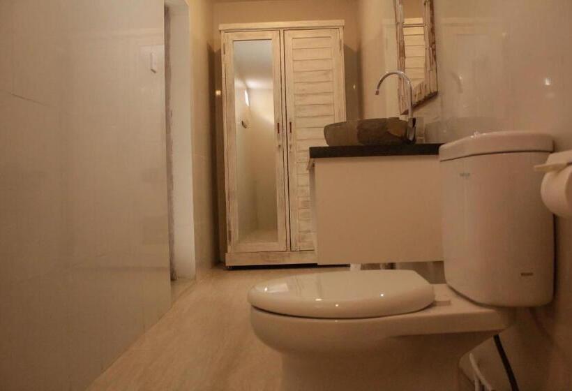 호스텔 Kj Klumpu Wooden Style Guest House At Canggu
