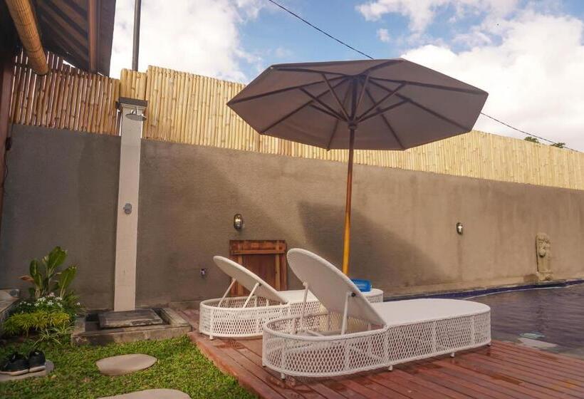 호스텔 Kj Klumpu Wooden Style Guest House At Canggu