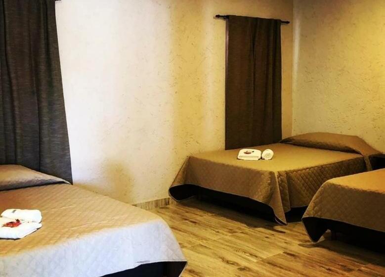 ユースホステル Posada En Las Tapias Translasierras