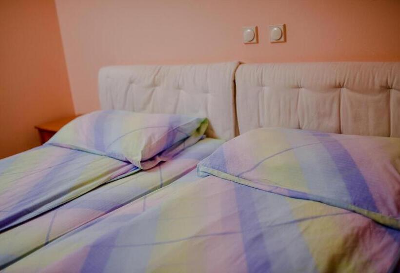 تختخواب و صبحانه Apartmani Park Kod Novice