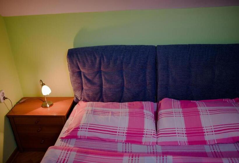 تختخواب و صبحانه Apartmani Park Kod Novice