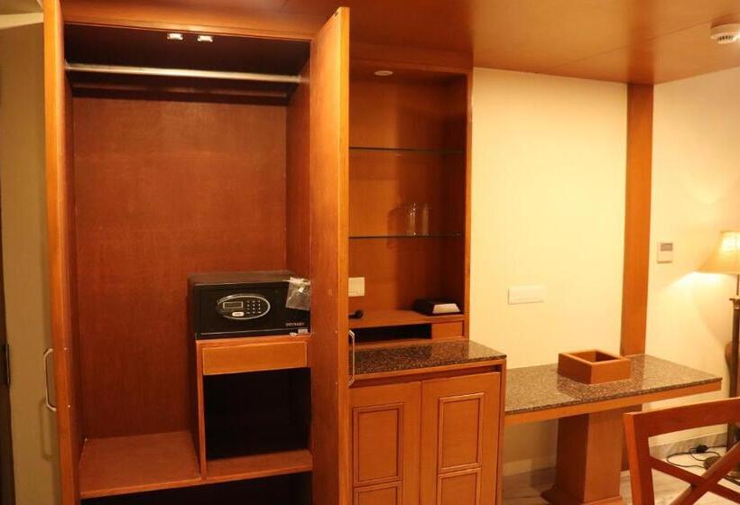 فندق Anandit International