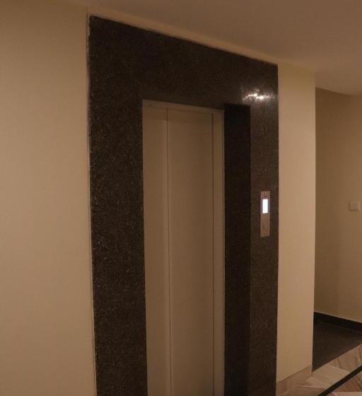 فندق Anandit International