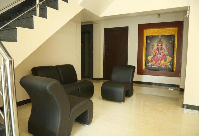 هتل Sabareesh Plaza