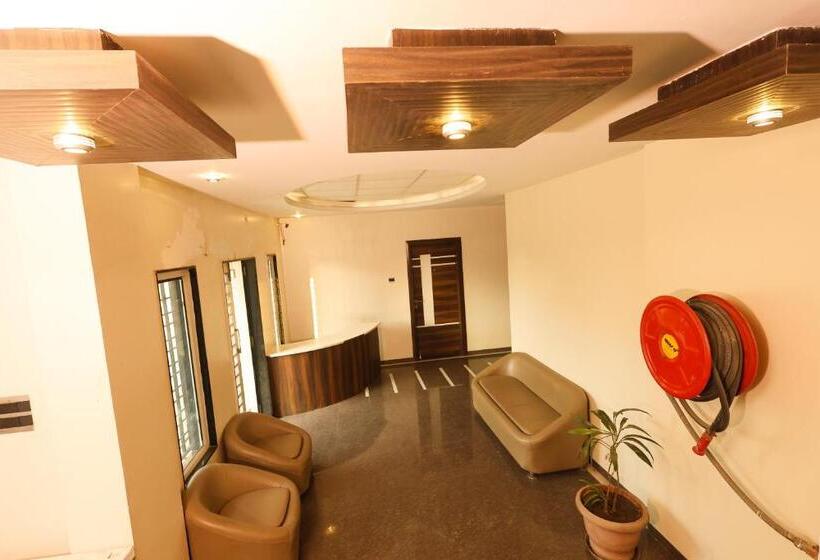 فندق Sharveen Classic Inn