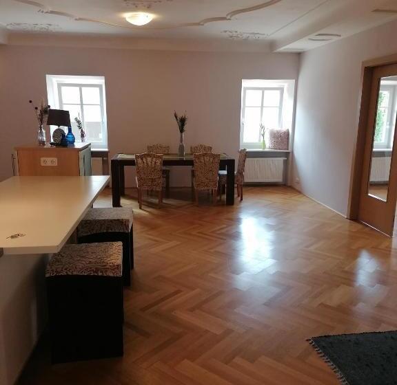 فندق صغير Taferne In Köstendorf   Ferienwohnung Monteurzimmer