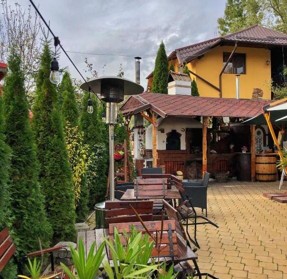 تختخواب و صبحانه Pensiunea Portas Resort