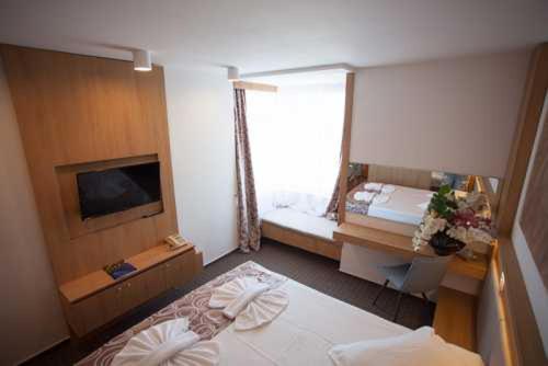 Complex Hotelier Steaua De Mare   Hotel Delfinul