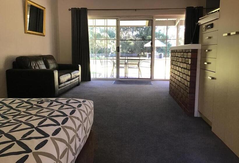 モーテル Fairway Views Motor Inn