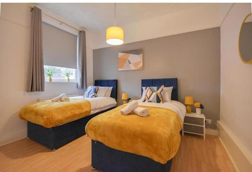פנסיון Cosy 2bd Flat Near City And Beach   30 Percent Off Long Term Bookings