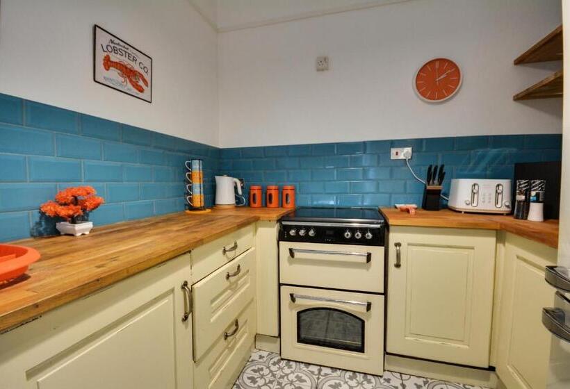 פנסיון Cosy 2bd Flat Near City And Beach   30 Percent Off Long Term Bookings