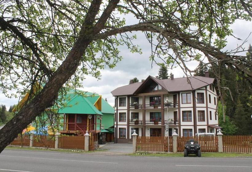 ペンション Zustrizh U Leva