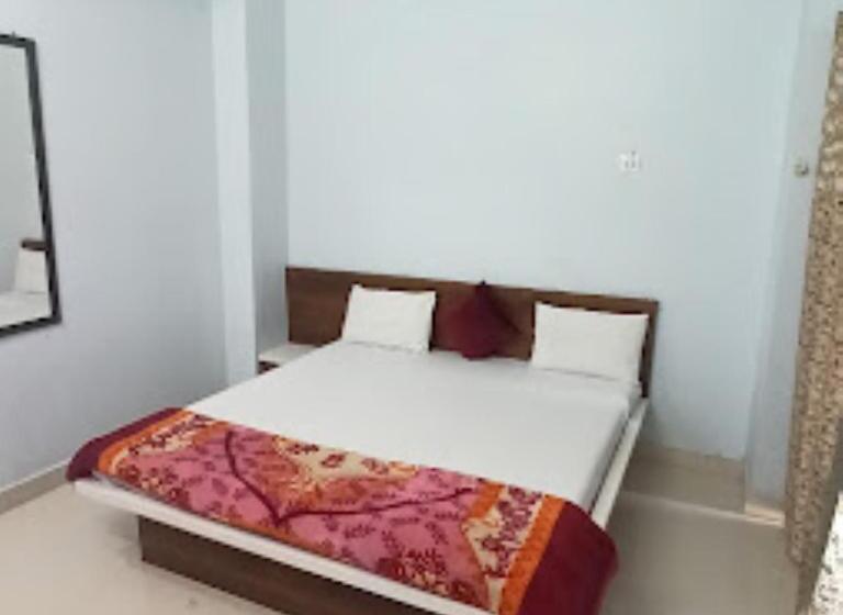 酒店 Adiraj Palace And Lodging, Shani Shingnapur