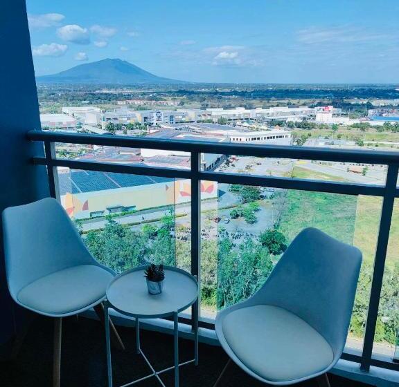 فندق Azure North Staycation