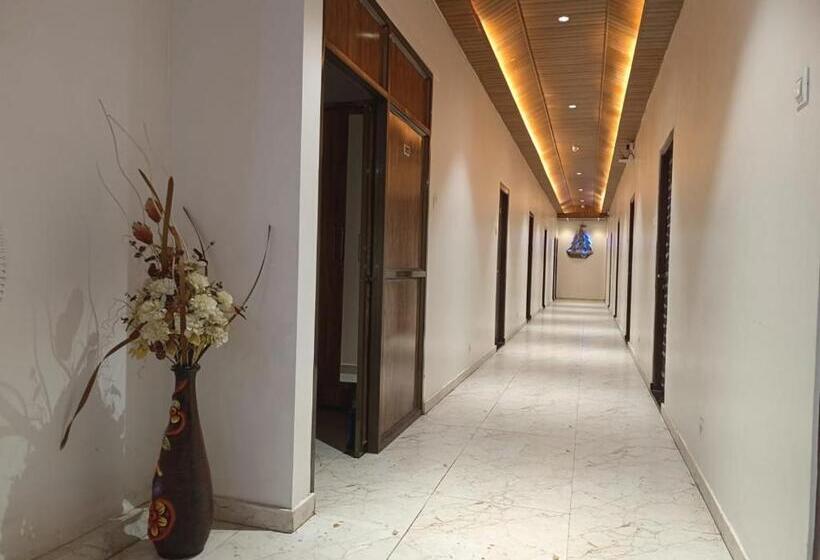 酒店 Nirvana Lodging & Boarding