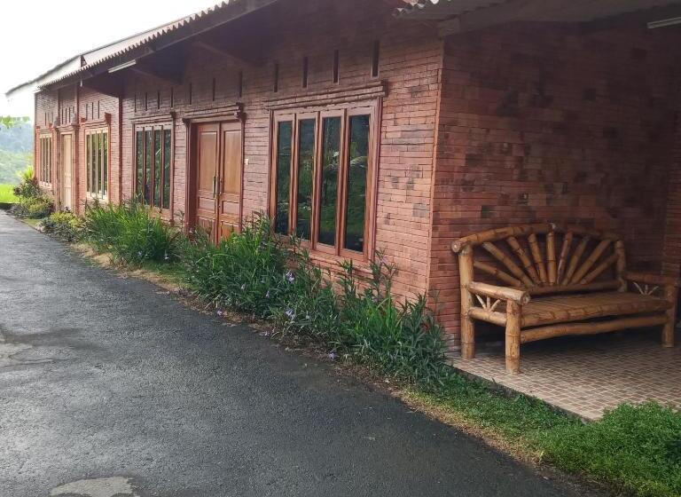 בית מלון כפרי Sun Garden