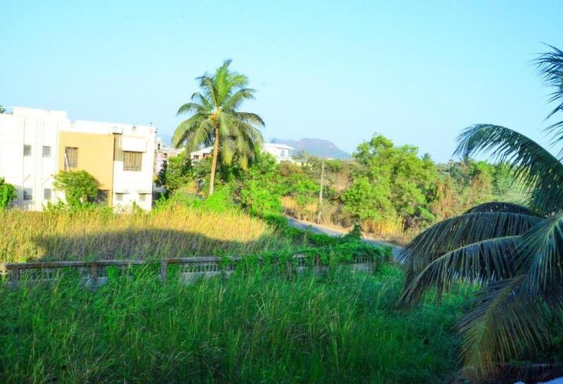 ホテル Tridev Coastal Villa Alibag