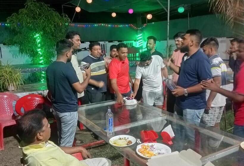 ホテル Tridev Coastal Villa Alibag