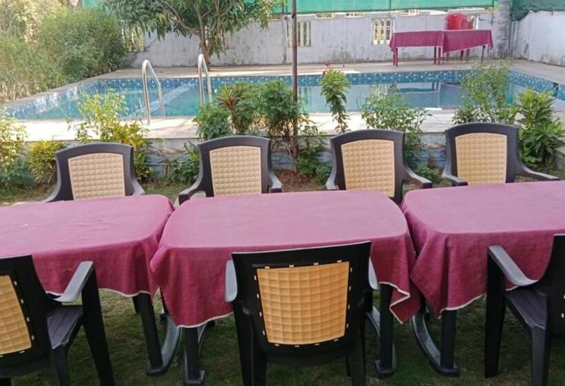ホテル Tridev Coastal Villa Alibag