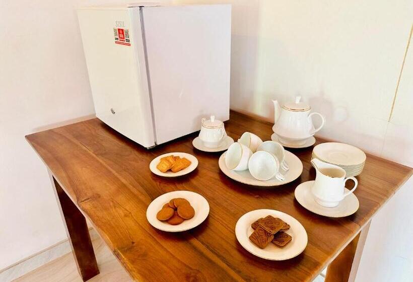 ホテル Wilpattu Blue Sapphire Lite   B&b