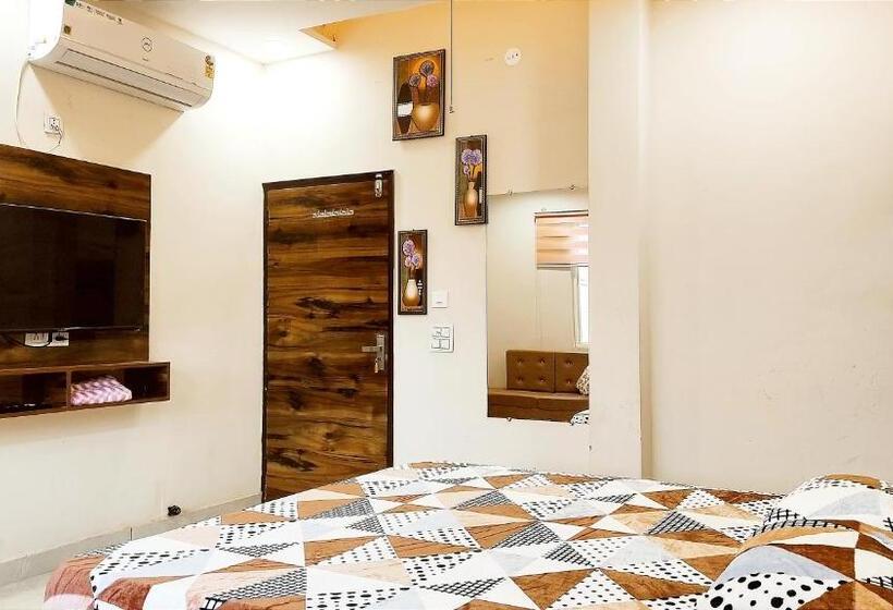 Motel Desire Suites Studio Luxurys Lpu Law Gate Special For Families, Students, Couples, Cor