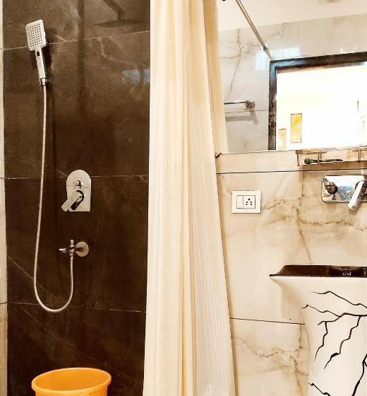 Motel Desire Suites Studio Luxurys Lpu Law Gate Special For Families, Students, Couples, Cor