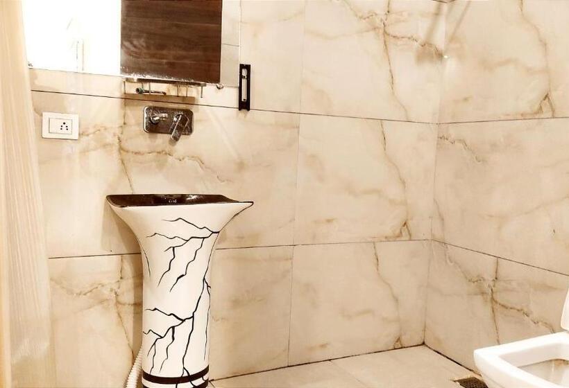 Motel Desire Suites Studio Luxurys Lpu Law Gate Special For Families, Students, Couples, Cor