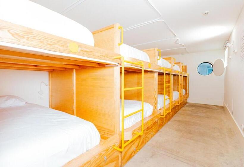 ユースホステル Surf & Sea Suites