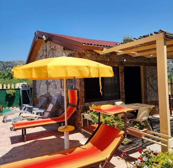 فندق Bujtina Syni Zi Keshtjella   Shengjin