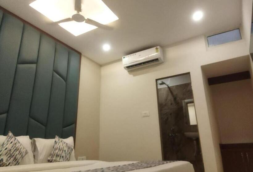 فندق Konark Nest