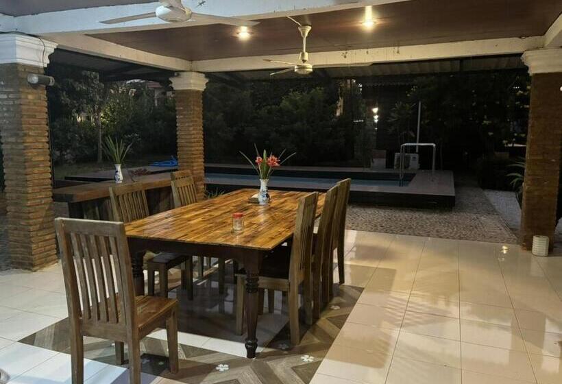هتل Vang Vieng Garden Villa