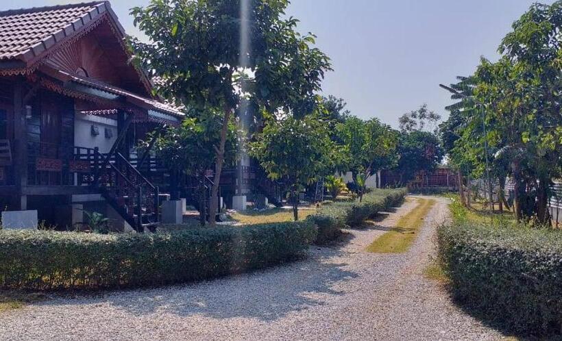 هتل Vang Vieng Garden Villa
