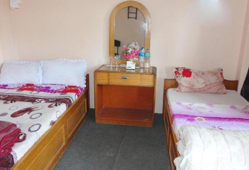 펜션 Nikunj Safari Guest House Sauraha  A Place Where You Can Book Jungle Wildlife Safari