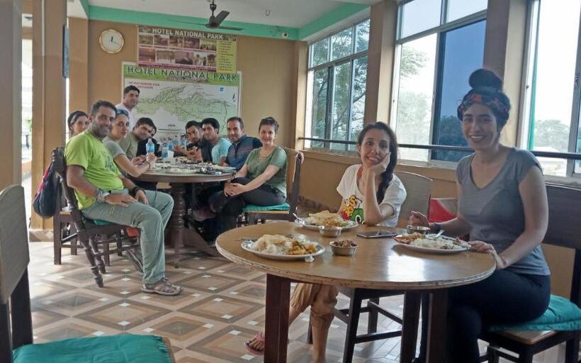 펜션 Nikunj Safari Guest House Sauraha  A Place Where You Can Book Jungle Wildlife Safari