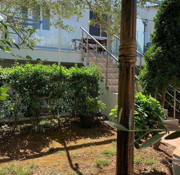 پانسیون Oxhaku Guest House