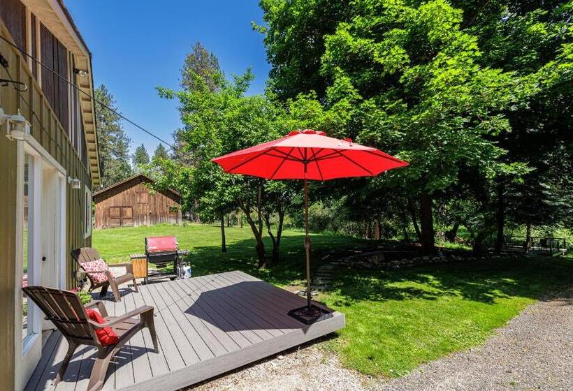 פנסיון Quiet Waterfront Cottage On The Little Spokane River