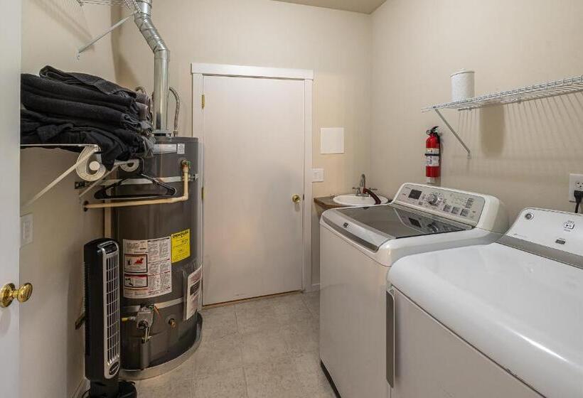 פנסיון Quiet Waterfront Cottage On The Little Spokane River