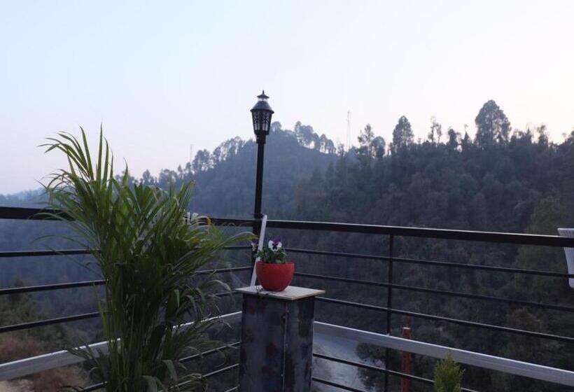 مبيت وإفطار Backwoods Suites Shimla