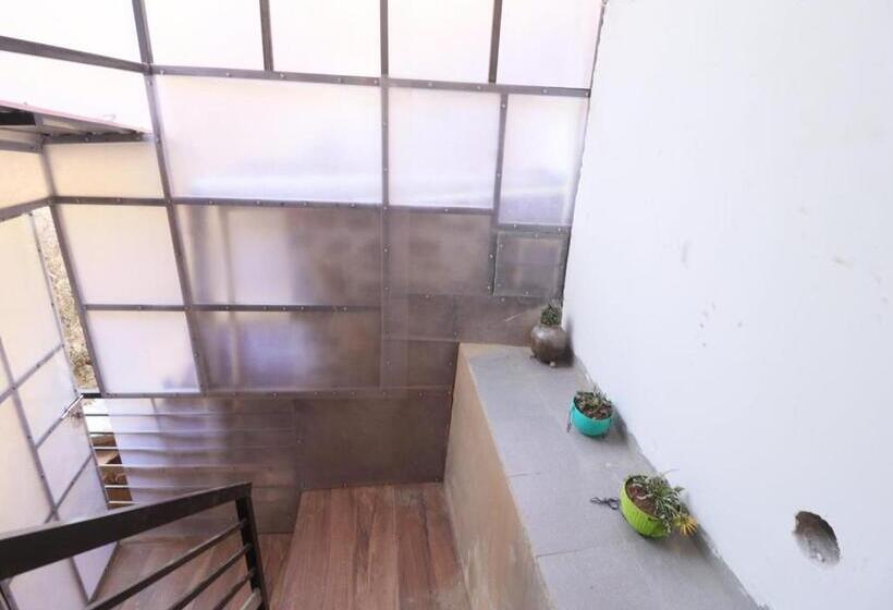 مبيت وإفطار Backwoods Suites Shimla